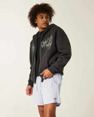 Actieve korte broek met logo halverwege het bovenbeen