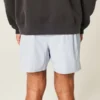 Actieve korte broek met logo halverwege het bovenbeen Actieve korte broek met logo halverwege het bovenbeen