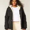 All-weather jas met voering van imitatiebont