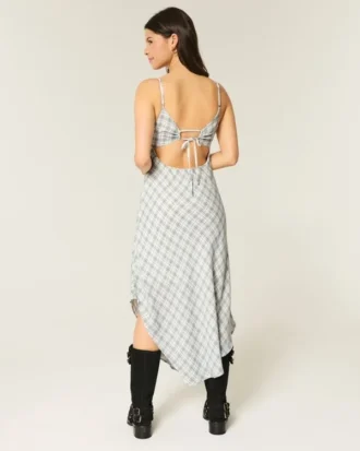Asymmetrische midi-jurk met asymmetrische zoom