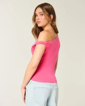 Asymmetrische off-shoulder top