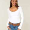 Baby-T-shirt met lange mouwen, naadloze stof en ronde hals Baby-T-shirt met lange mouwen, naadloze stof en ronde hals