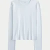 Baby-T-shirt met lange mouwen, naadloze stof en ronde hals Baby-T-shirt met lange mouwen, naadloze stof en ronde hals