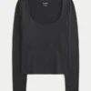 Baby-T-shirt met lange mouwen, naadloze stof en ronde hals Baby-T-shirt met lange mouwen, naadloze stof en ronde hals