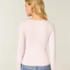 Baby-T-shirt met lange mouwen, naadloze stof en vierkante hals Baby-T-shirt met lange mouwen, naadloze stof en vierkante hals