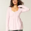 Babydoll-top met lange mouwen en henleykraag Babydoll-top met lange mouwen en henleykraag