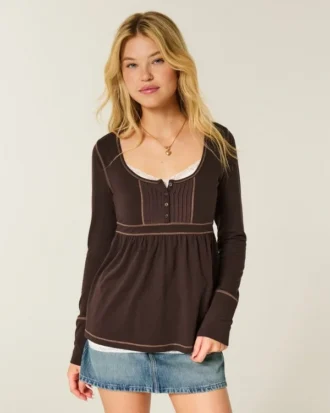 Babydoll-top met lange mouwen en henleykraag