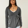 Babydoll-top met lange mouwen, grafische print en geplooide buste Babydoll-top met lange mouwen, grafische print en geplooide buste