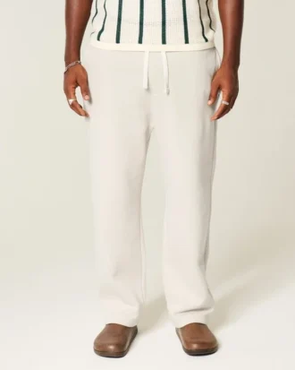 Baggy joggingbroek met borduursel op de achterkant