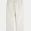 Baggy joggingbroek met borduursel op de achterkant Baggy joggingbroek met borduursel op de achterkant