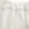 Baggy joggingbroek met borduursel op de achterkant Baggy joggingbroek met borduursel op de achterkant