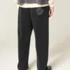 Baggy joggingbroek met spinborduursel Baggy joggingbroek met spinborduursel