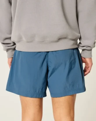 Baggy voetbalshort tot halverwege het bovenbeen