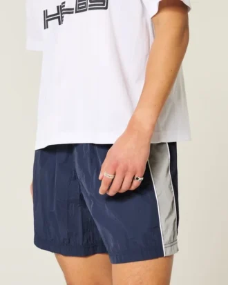 Baggy voetbalshort tot halverwege het bovenbeen