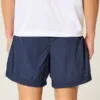 Baggy voetbalshort tot halverwege het bovenbeen Baggy voetbalshort tot halverwege het bovenbeen