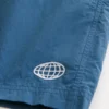 Baggy voetbalshort tot halverwege het bovenbeen
