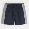 Baggy voetbalshort tot halverwege het bovenbeen Baggy voetbalshort tot halverwege het bovenbeen