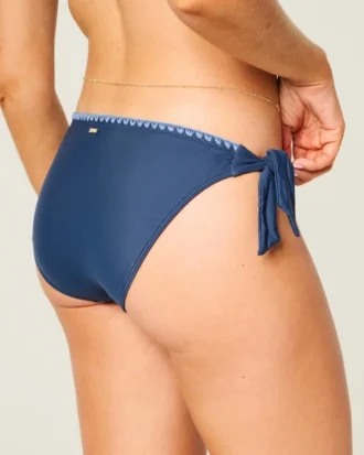Bikini-broekje met gestikte zijbandjes
