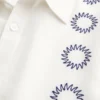 Boxy shirt met korte mouwen en borduursels Boxy shirt met korte mouwen en borduursels
