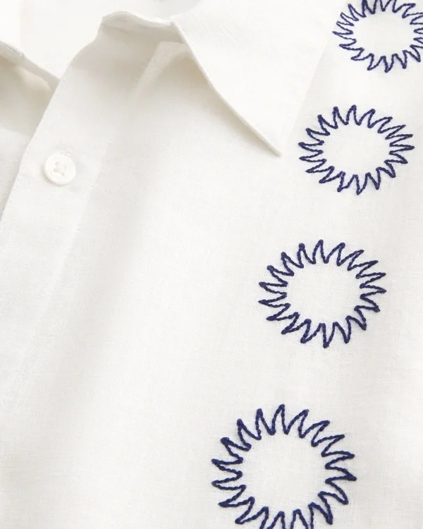 Boxy shirt met korte mouwen en borduursels Boxy shirt met korte mouwen en borduursels