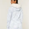 Camo-hoodie met ritssluiting en nepbontrand Camo-hoodie met ritssluiting en nepbontrand