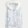 Camo-hoodie met ritssluiting en nepbontrand Camo-hoodie met ritssluiting en nepbontrand
