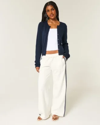 Cardigan met ronde hals en oogjes