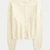 Cardigan met ronde hals en oogjes Cardigan met ronde hals en oogjes