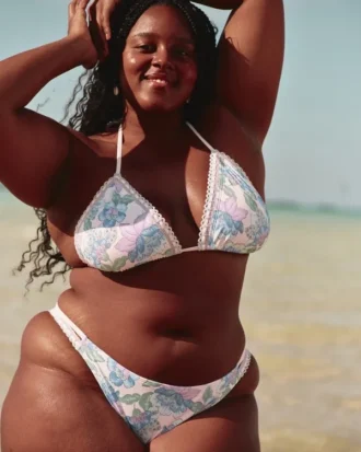 Cheeky bikinibroekje met hoge pijpjes in haakstijl