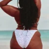 Cheeky bikinibroekje met hoge pijpjes in haakstijl