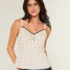 Chiffon tanktop met kanten rand Chiffon tanktop met kanten rand