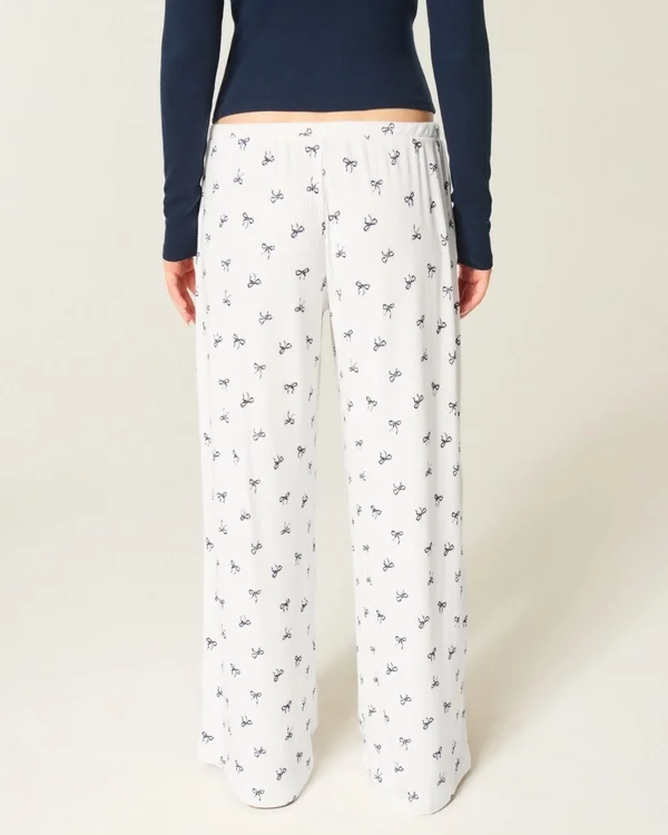 Comfortabele geribde broek met wijde pijpen Comfortabele geribde broek met wijde pijpen