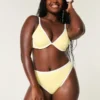Curvy hoog uitgesneden hooggetailleerd geribbeld cheeky bikinibroekje