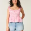 Curvy laag uitgesneden lichtgewassen denim shortje met bloemenborduursels Curvy laag uitgesneden lichtgewassen denim shortje met bloemenborduursels