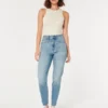 Curvy Ultra High-Rise Medium Wash Mom Jeans Curvy Ultra High-Rise Medium Wash Mom Jeans