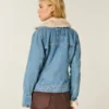 Denim jasje met nepbontrand Denim jasje met nepbontrand