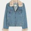 Denim jasje met nepbontrand Denim jasje met nepbontrand