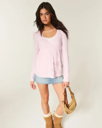 Gemakkelijke babydolltop met bloemenpatroon en lange mouwen