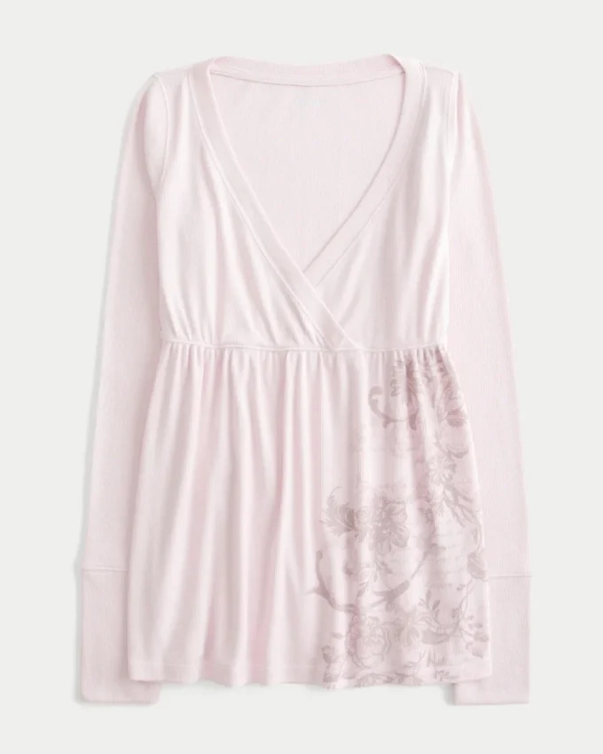 Gemakkelijke babydolltop met bloemenpatroon en lange mouwen Gemakkelijke babydolltop met bloemenpatroon en lange mouwen