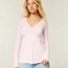 Gemakkelijke babydolltop met lange mouwen en overslag aan de voorkant Gemakkelijke babydolltop met lange mouwen en overslag aan de voorkant