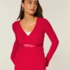 Gemakkelijke babydolltop met lange mouwen en overslag aan de voorkant Gemakkelijke babydolltop met lange mouwen en overslag aan de voorkant