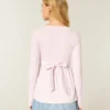 Gemakkelijke babydolltop met lange mouwen en overslag aan de voorkant Gemakkelijke babydolltop met lange mouwen en overslag aan de voorkant