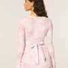 Gemakkelijke babydolltop met lange mouwen en overslag aan de voorkant Gemakkelijke babydolltop met lange mouwen en overslag aan de voorkant