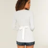 Gemakkelijke babydolltop met lange mouwen en overslag aan de voorkant Gemakkelijke babydolltop met lange mouwen en overslag aan de voorkant