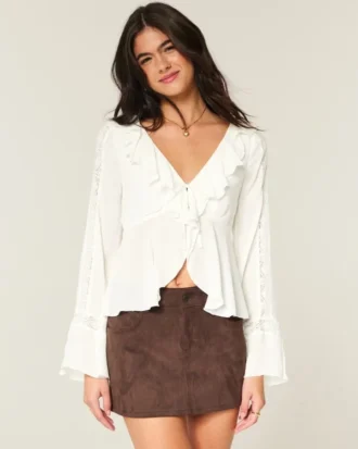 Gemakkelijke babydolltop met lange mouwen en ruches Gemakkelijke babydolltop met lange mouwen en ruches