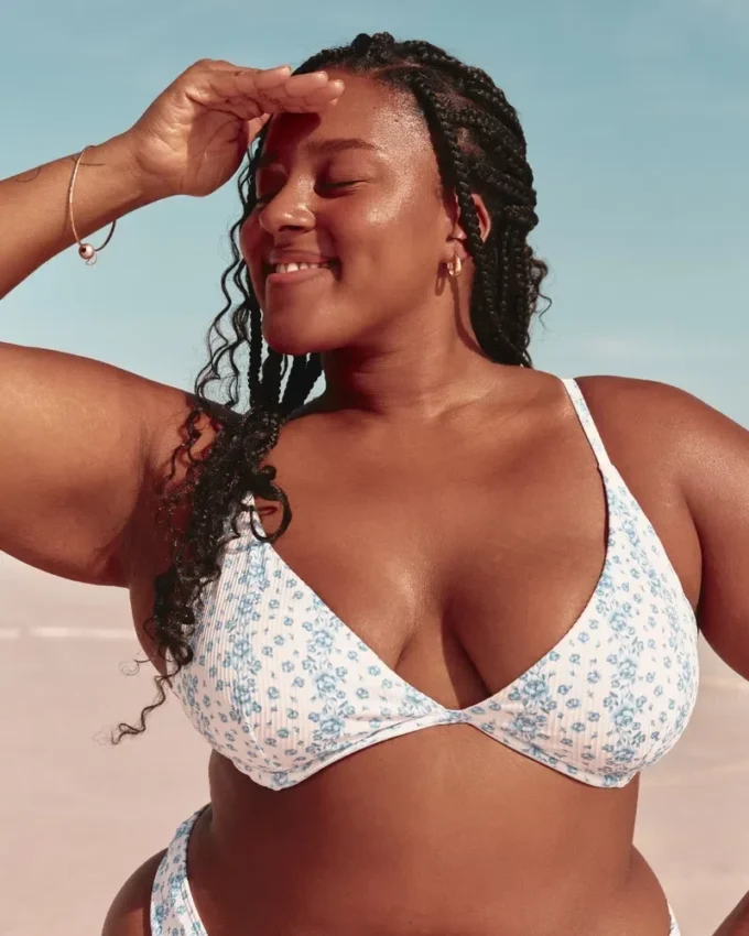 Geribbelde bikini-top met beugels en diep decolleté Geribbelde bikini-top met beugels en diep decolleté