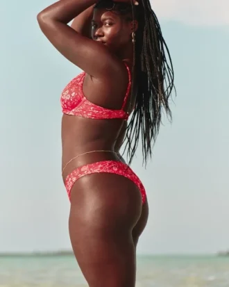 Geribbelde Cheekiest-bikinibroekje met hoge pijpen Geribbelde Cheekiest-bikinibroekje met hoge pijpen
