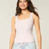 Geribbelde naadloze stof tanktop met vierkante hals Geribbelde naadloze stof tanktop met vierkante hals
