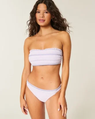 Gesmokte taille, hoog uitgesneden cheekiest bikinibroekje