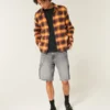 Gewassen zwarte denim baggy schildersshort Gewassen zwarte denim baggy schildersshort